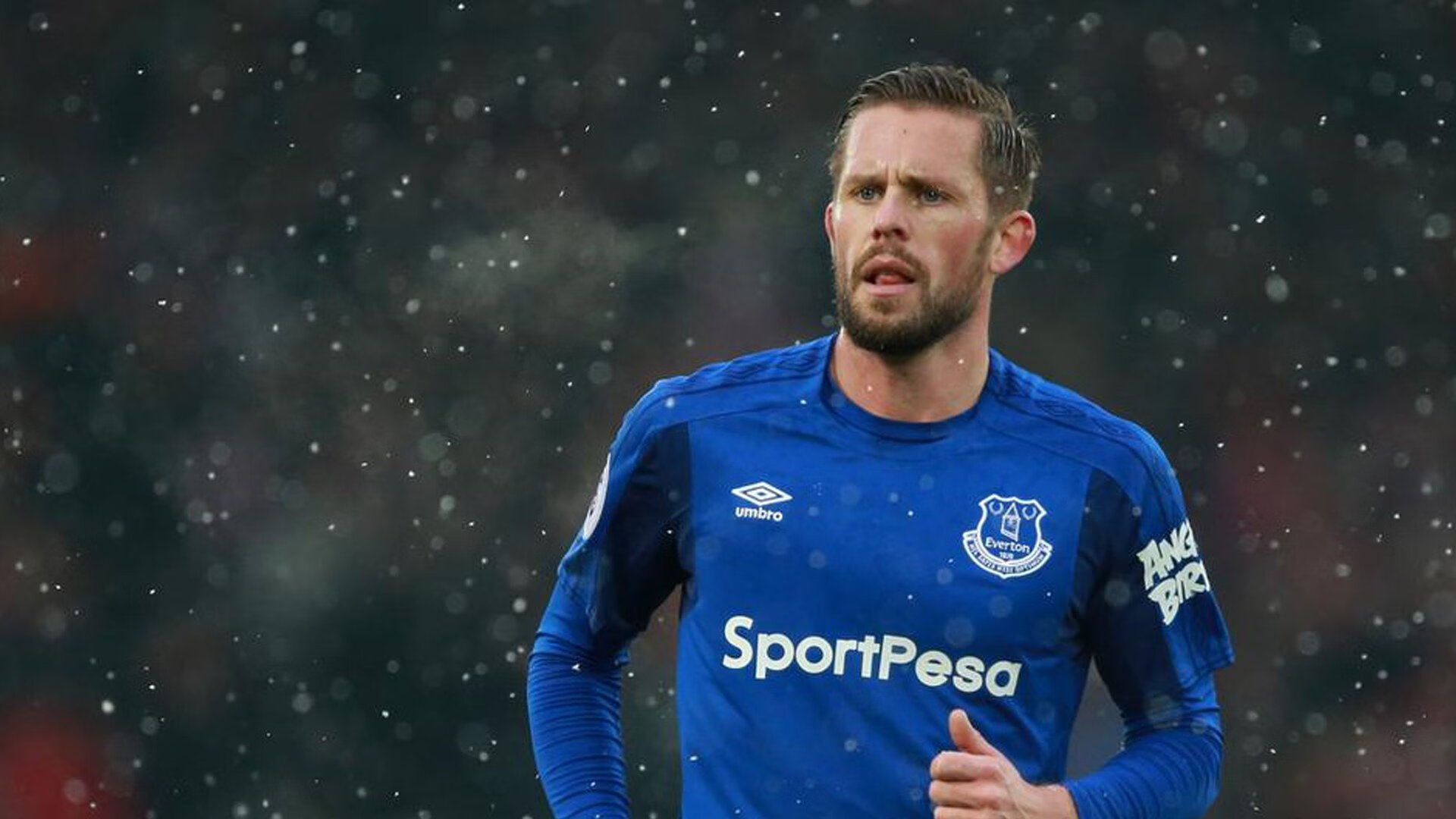 孤胆英雄之夜，爱德华兹扛起全队，铸就F1年度争冠传奇